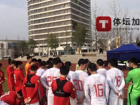 这些探索也可以鼓励一种实践的勇气，崔子恩在影像民主化与DV的应用上，起者一个示范作用，他引导着一种比较贴身的表达。
